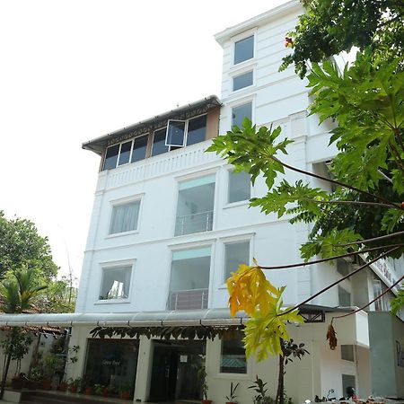 Centre Point Hotel Kochi Kültér fotó