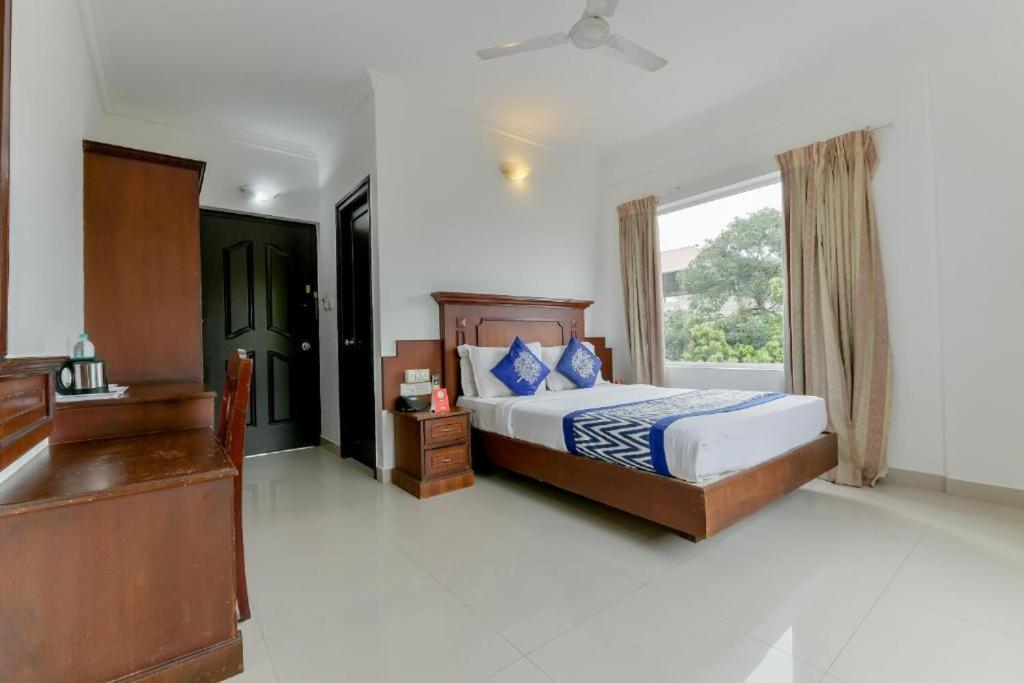 Centre Point Hotel Kochi Kültér fotó