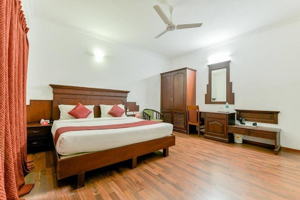 Centre Point Hotel Kochi Kültér fotó