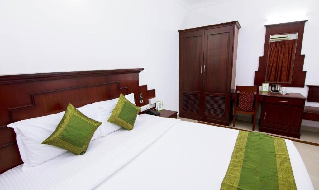Centre Point Hotel Kochi Kültér fotó