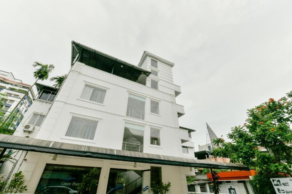 Centre Point Hotel Kochi Kültér fotó