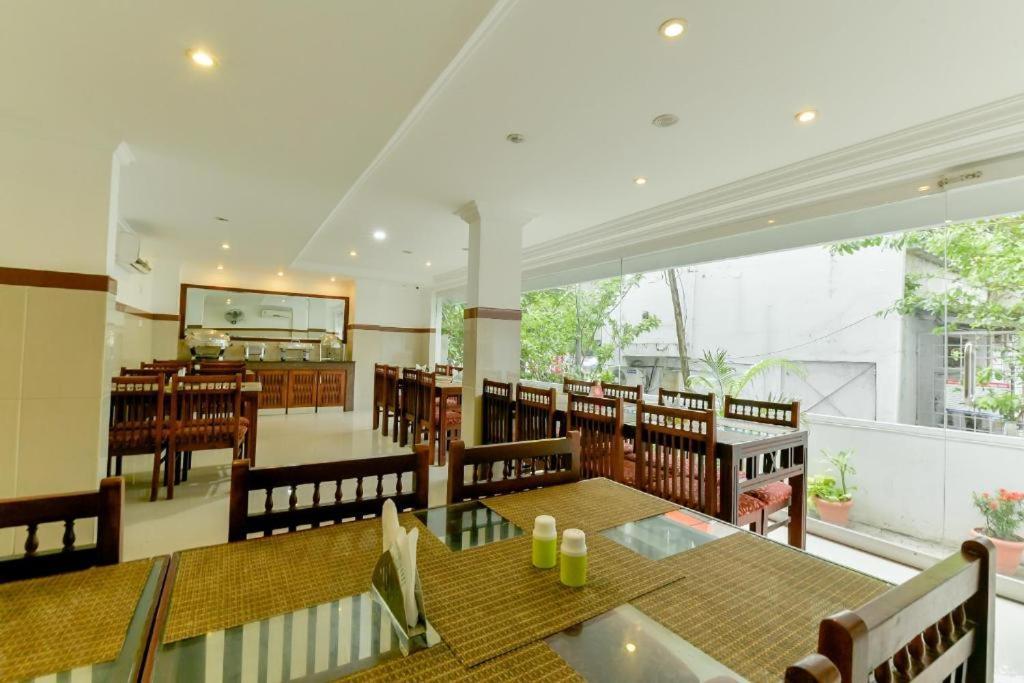 Centre Point Hotel Kochi Kültér fotó