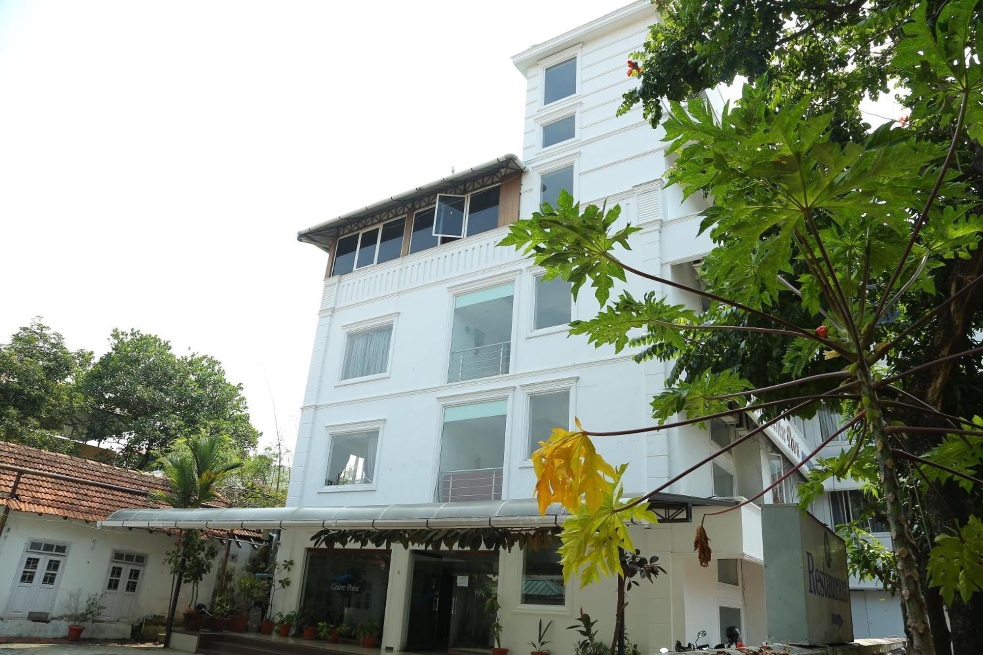 Centre Point Hotel Kochi Kültér fotó